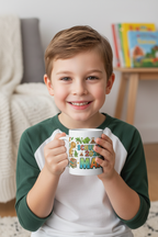 Junge mit Dino-Tasse