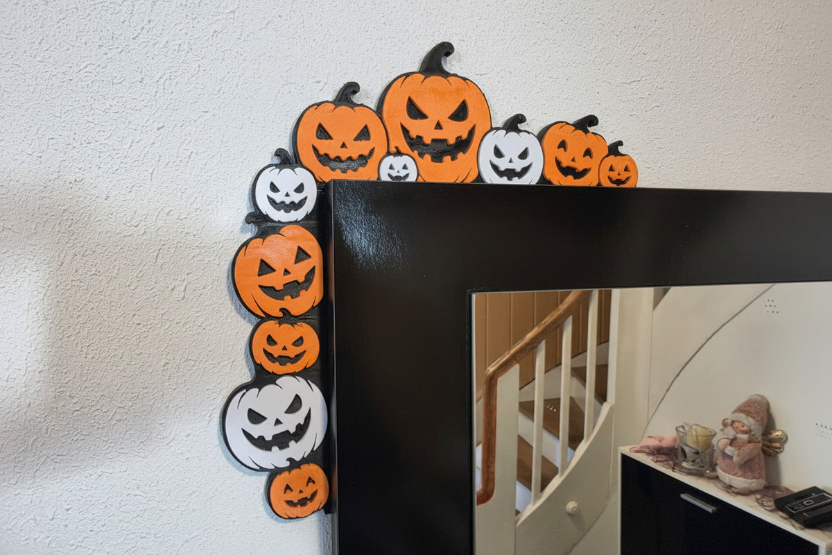 Halloween Kürbis Rahmen Deko an Spiegel – Detailansicht